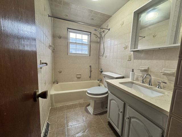 89 Cleveland St, Malden, MA 02148