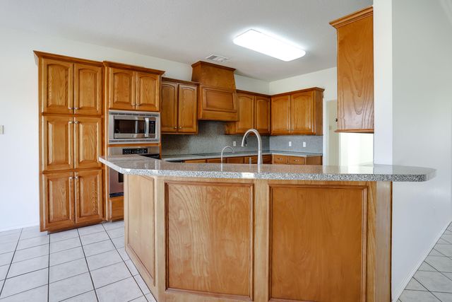 7807 Prentiss Avenue, Lubbock, TX 79424