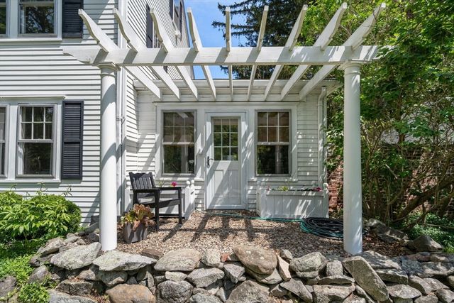 96 Hudson Rd, Sudbury, MA 01776