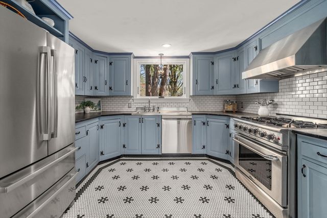 96 Hudson Rd, Sudbury, MA 01776
