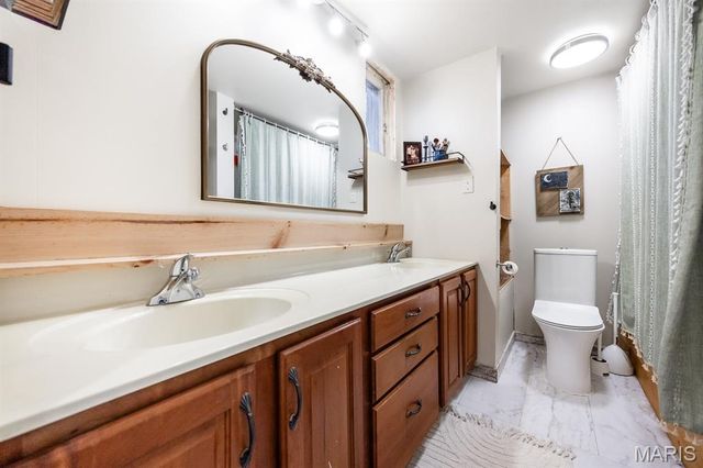 1 Cedar Hill Street, Belleville, IL 62223