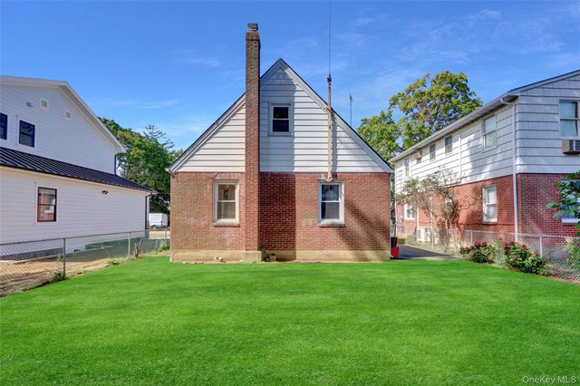 322 S Harvard Road S, Garden City South, NY 11530