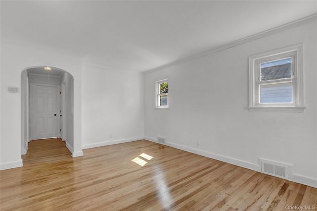 322 S Harvard Road S, Garden City South, NY 11530