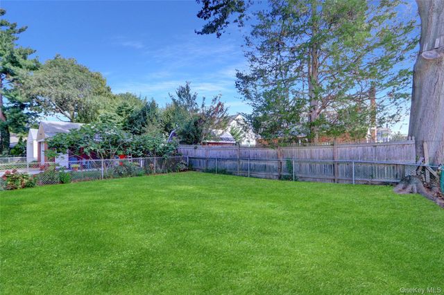 322 S Harvard Road S, Garden City South, NY 11530