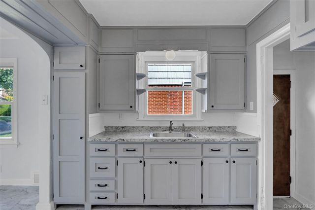 322 S Harvard Road S, Garden City South, NY 11530
