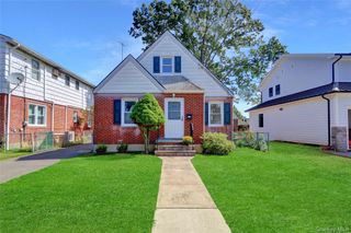 322 S Harvard Road S, Garden City South, NY 11530