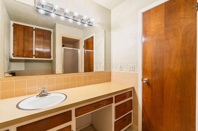 1706 HILLCREST Drive, Canyon, TX 79015