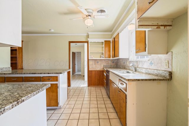 1706 HILLCREST Drive, Canyon, TX 79015