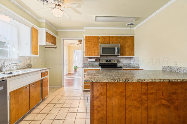 1706 HILLCREST Drive, Canyon, TX 79015