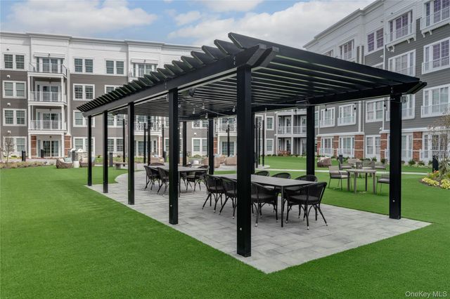 75 E Hoffman Avenue 4034, Lindenhurst, NY 11757