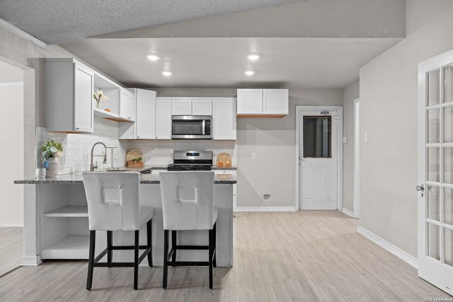 110 Meadowood Lane, San Antonio, TX 78216