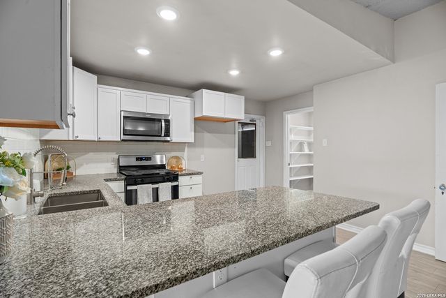 110 Meadowood Lane, San Antonio, TX 78216