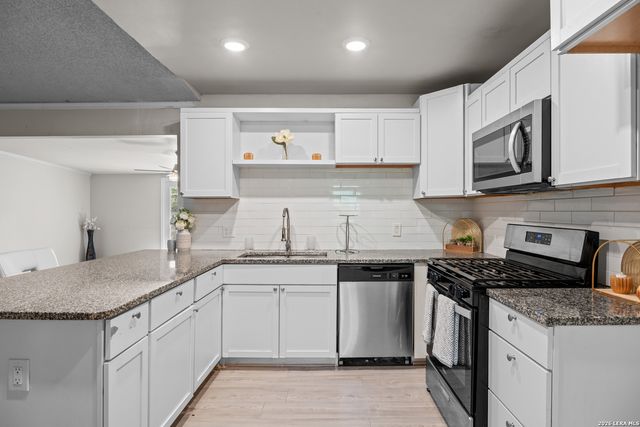 110 Meadowood Lane, San Antonio, TX 78216