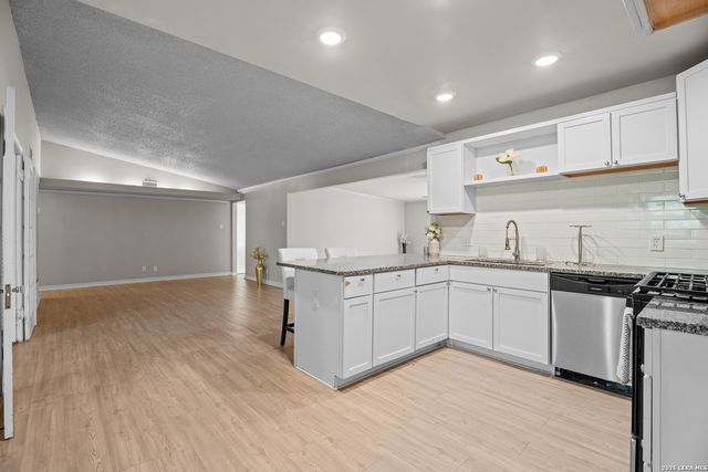 110 Meadowood Lane, San Antonio, TX 78216