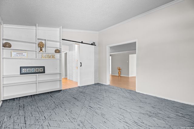 110 Meadowood Lane, San Antonio, TX 78216