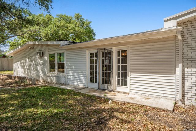 110 Meadowood Lane, San Antonio, TX 78216