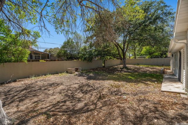 110 Meadowood Lane, San Antonio, TX 78216