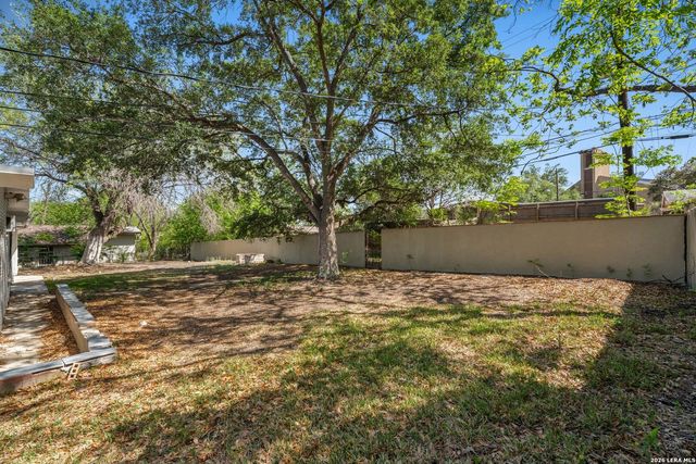 110 Meadowood Lane, San Antonio, TX 78216