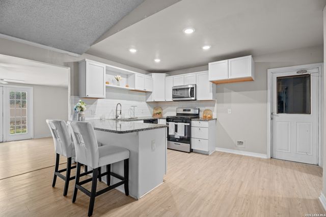 110 Meadowood Lane, San Antonio, TX 78216