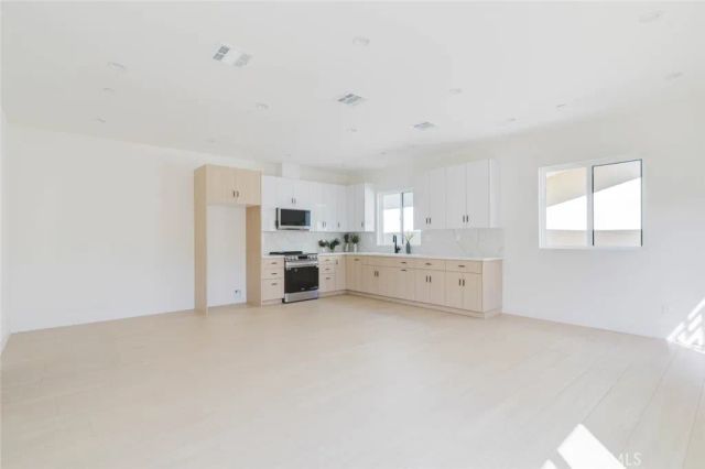11854 Arminta Street, North Hollywood, CA 91605