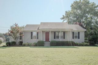 2918 Meadowhill Dr, Murfreesboro, TN 37130