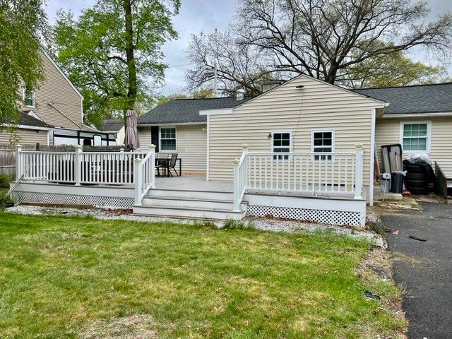 289 Burnham Rd, Lowell, MA 01852
