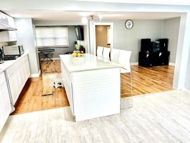 289 Burnham Rd, Lowell, MA 01852