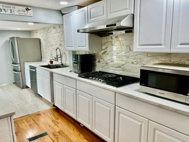 289 Burnham Rd, Lowell, MA 01852