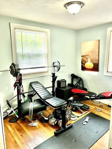 289 Burnham Rd, Lowell, MA 01852