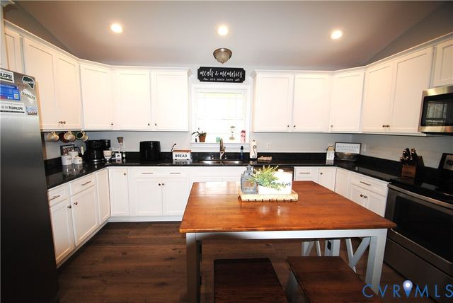 722 Signboard Rd, Bumpass, VA 23024