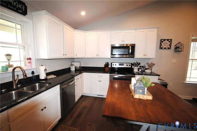 722 Signboard Rd, Bumpass, VA 23024