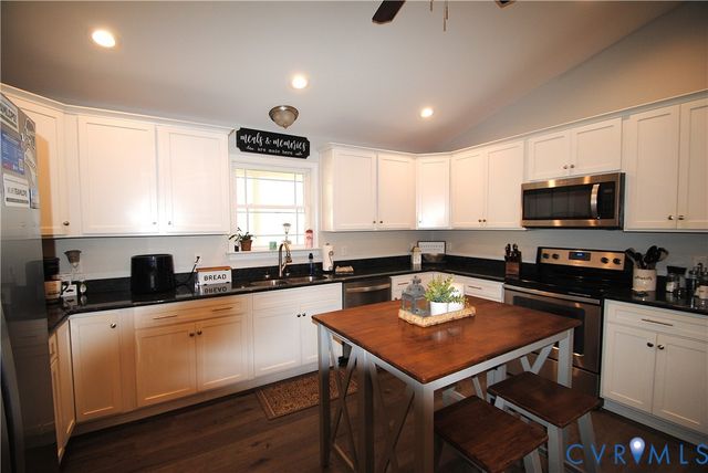 722 Signboard Rd, Bumpass, VA 23024