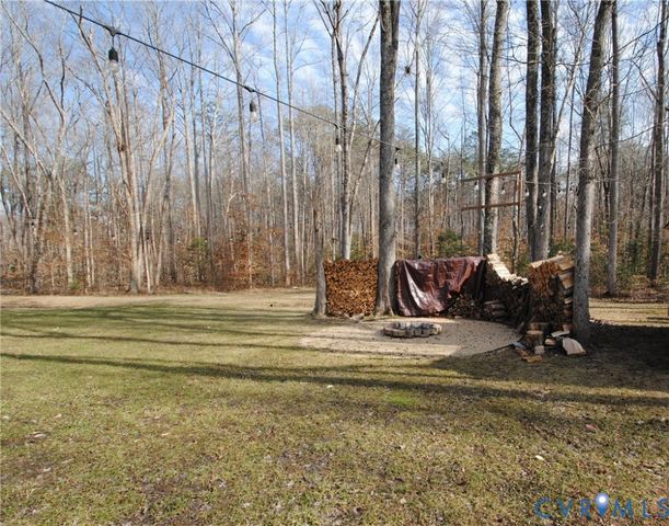 722 Signboard Rd, Bumpass, VA 23024