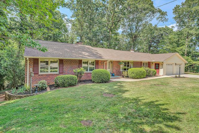 1901 Cantle LN, Roanoke, VA 24018