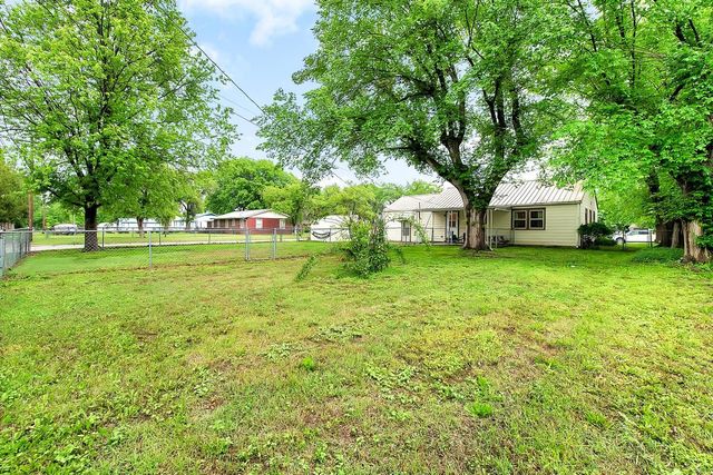 1729 Moyle St, Augusta, KS 67010