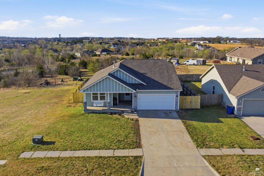 2525 Paige Lane, Junction City, KS 66441