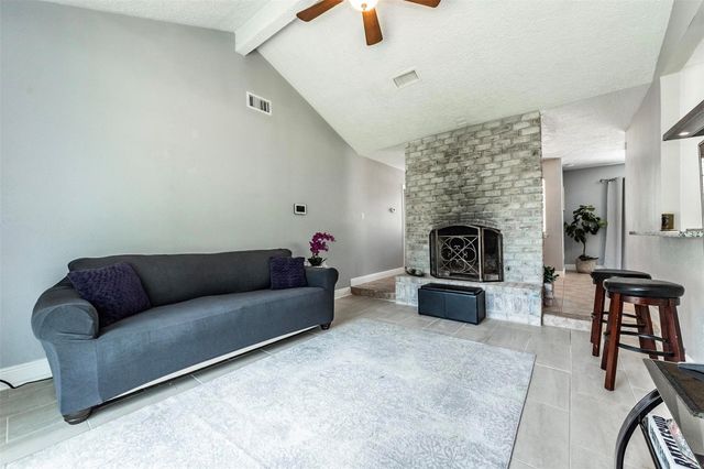 405 Avondale Lane, Friendswood, TX 77546