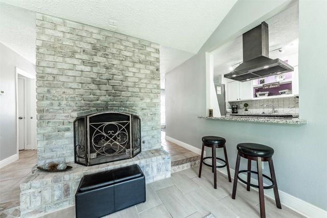 405 Avondale Lane, Friendswood, TX 77546