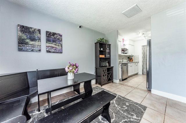 405 Avondale Lane, Friendswood, TX 77546