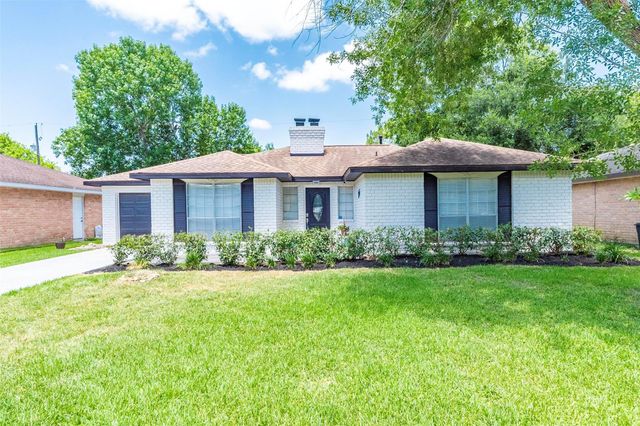 405 Avondale Lane, Friendswood, TX 77546