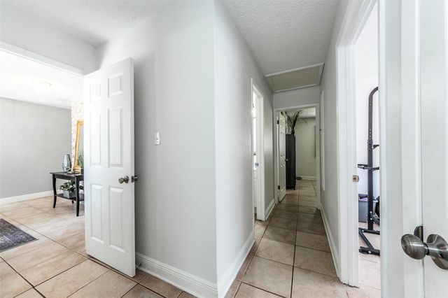 405 Avondale Lane, Friendswood, TX 77546