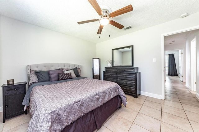 405 Avondale Lane, Friendswood, TX 77546