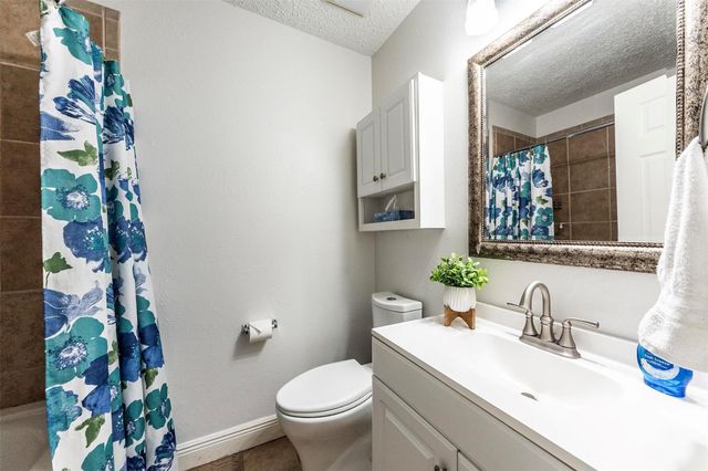 405 Avondale Lane, Friendswood, TX 77546