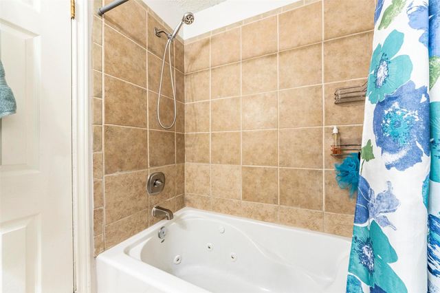 405 Avondale Lane, Friendswood, TX 77546