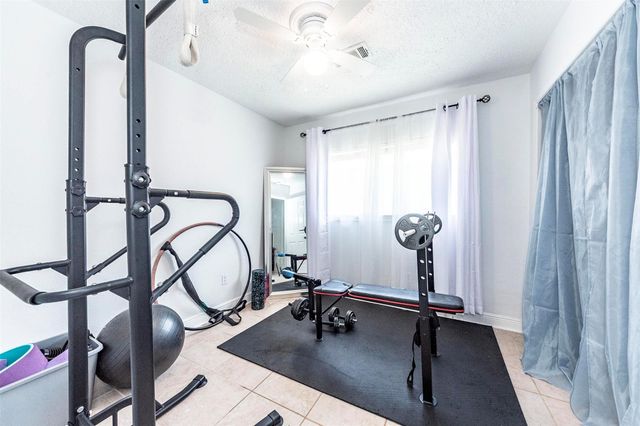 405 Avondale Lane, Friendswood, TX 77546