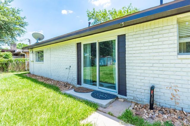 405 Avondale Lane, Friendswood, TX 77546