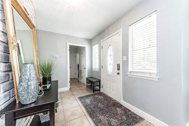 405 Avondale Lane, Friendswood, TX 77546