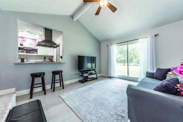 405 Avondale Lane, Friendswood, TX 77546