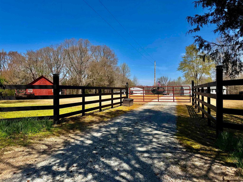 6195 BOBBITT RD, Unincorporated, TN 38057