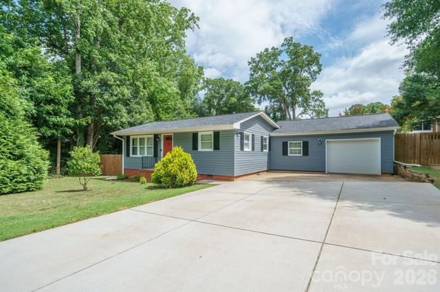 200 Point Circle, Belmont, NC 28012